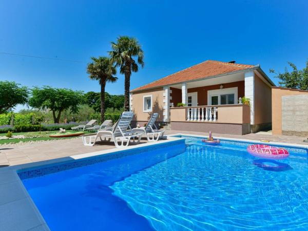 På billedet ses objektet Meri Comfortable Holiday Residence beliggende i byen Benkovac.