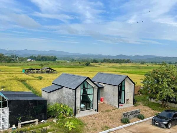 A la foto es mostra l'objecte ริมยมรีสอร์ท situat a la ciutat de Ngao.