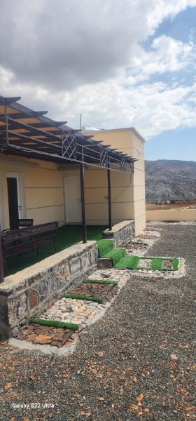 La photo montre l'objet Sunset view hill jabal shams situé dans la ville de Misfāh.