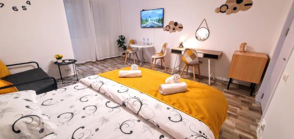 A la foto es mostra l'objecte The Yellow King - Luxurious Apartment situat a la ciutat de Bucarest.
