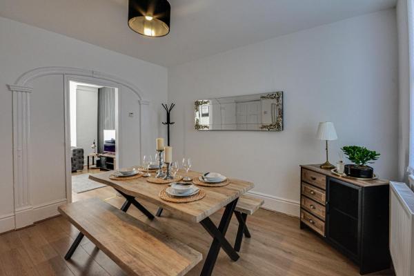 Stay With Alexandra 2 Free Parking - high speed Free Wifi close to stadiums, Liverpool