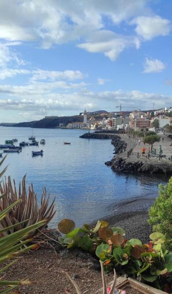 På bilden syns objektet El Rincon del Mar som ligger i staden Candelaria.