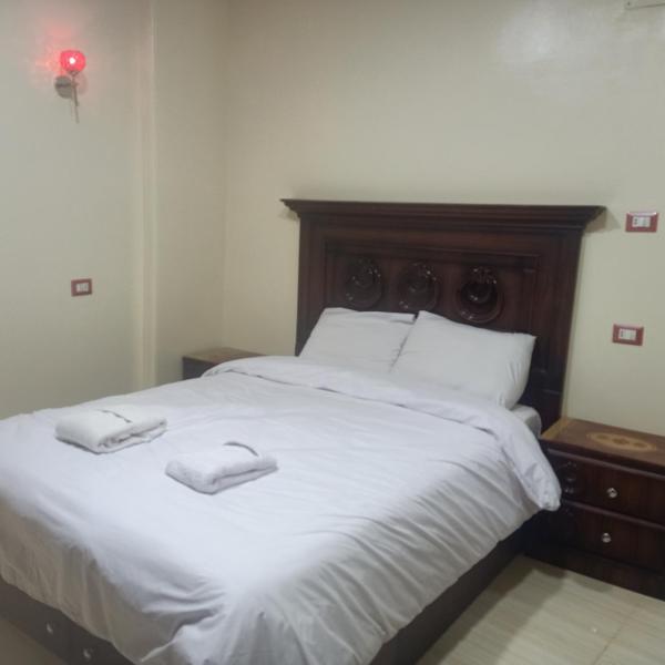 A la foto es mostra l'objecte Fares pyramids Hostel situat a la ciutat de El Caire.