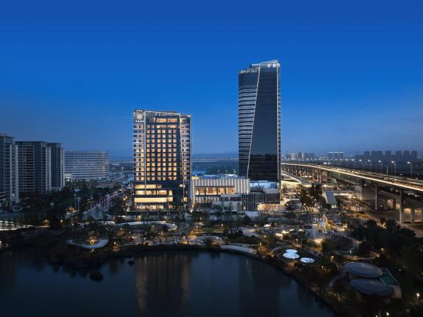 写真にはFenghua市にあるJinmao Grandee Hotel Ningboが写っています。