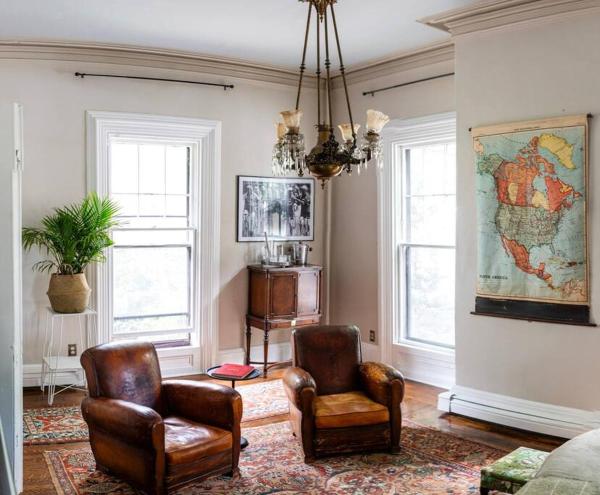 A la foto es mostra l'objecte Salisbury Peck House situat a la ciutat de Providence.