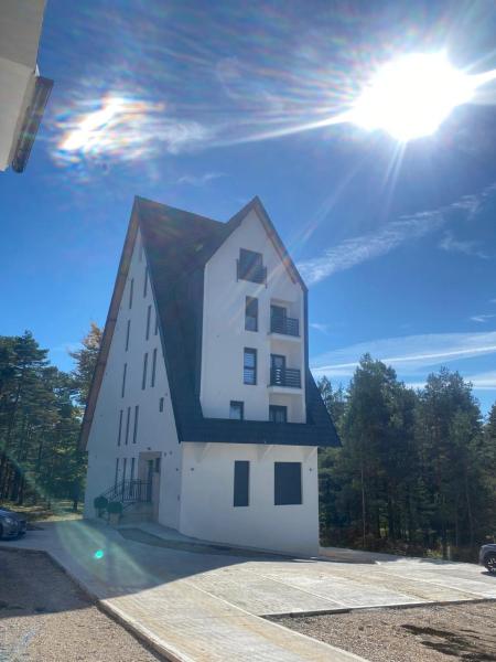 På billedet ses objektet Apartman Emilija beliggende i byen Divčibare.