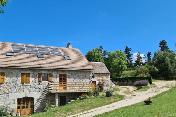 A la foto es mostra l'objecte le gite du saladou- Cantal situat a la ciutat de Le Bacon.