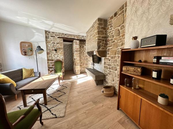 A la foto es mostra l'objecte Petite maison de ville situat a la ciutat de Avranches.