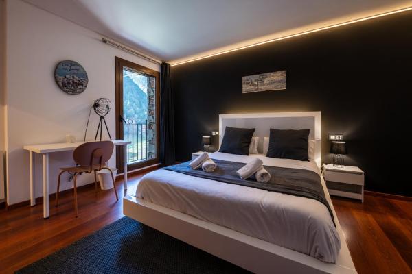 Na fotografii je vidět objekt Barthe Holidays I Apartamento moderno en Arinsal 4PAX I Confort, Vistas, Parking, Pet friendly I Pic Negre nacházející se ve městě Mas de Ribafeta.