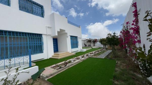 На фото показан объект Large Blue Villa in Abha الفيلا الزرقاء, расположенный в городе Абха.