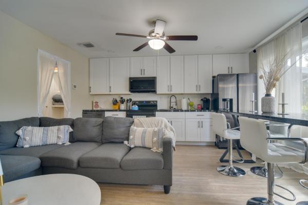 13 Mi To Busch Gardens: Tampa Gem W/ Grill & Yard - Tampa, FL