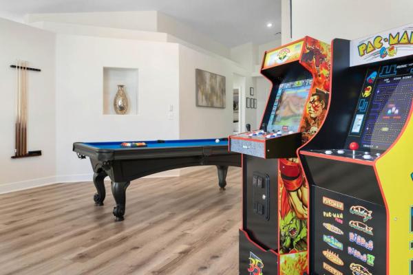 4BR Getaway with Pool and Billiard, Las Vegas