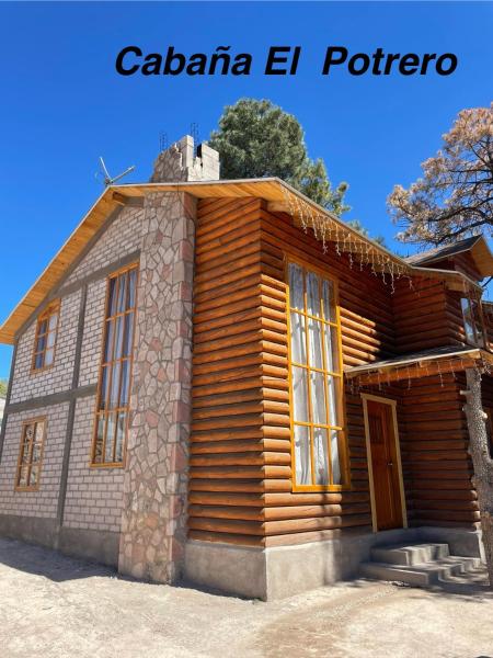 A la foto es mostra l'objecte Cabañas El Potrero situat a la ciutat de Creel.