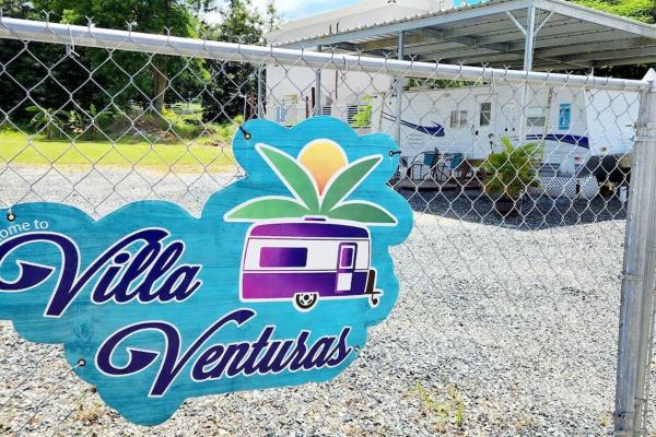 En la foto se muestra el objeto Villa Venturas ubicado en la ciudad de Cabo Rojo.