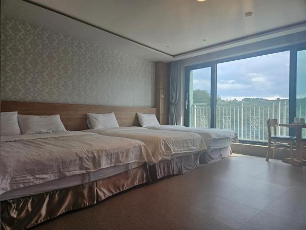 På bildet vises objektet YangYang International Airport Hotel som ligger i byen Naehyŏl-li.