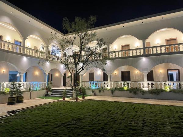 Na zdjęciu widoczny jest obiekt The Ashoka Hotels & Resorts, Panna położony w mieście Panna.