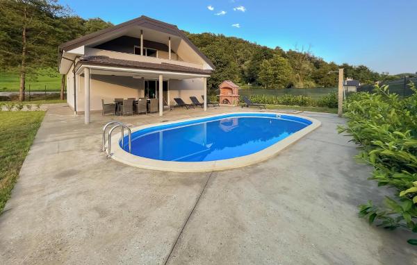 Awesome Home In Krapinske Toplice - Croacia