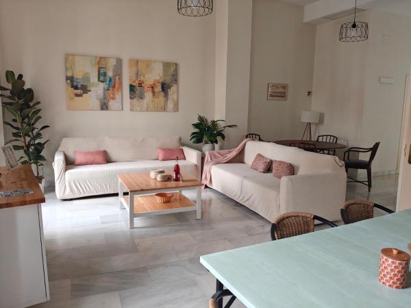 Charming Bright Apartment with Balconies on Cuesta del Rosario, Siviglia