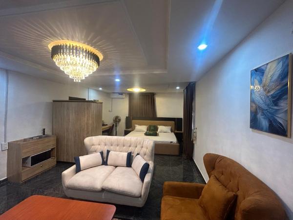 На фото показан объект The Luxe Apartment, расположенный в городе Лагос.