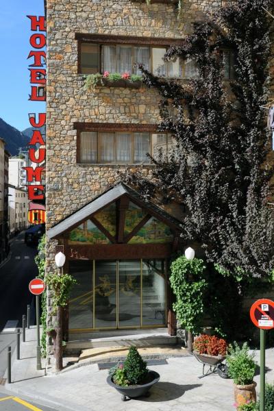 A la foto es mostra l'objecte Hotel Jaume I situat a la ciutat de Santa Coloma.