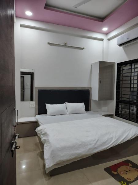 A la foto es mostra l'objecte Satyabhama Homestay-Opel-2 BHK Apartment situat a la ciutat de Indore.