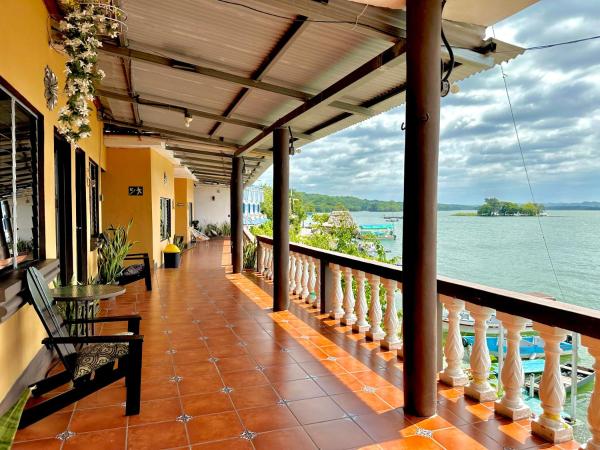 Hotel San Miguel, Flores