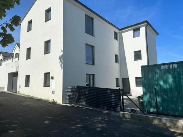 Byt apartman 72m2 private garden PARKING FREE, Praga