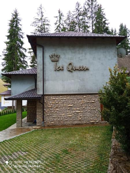 The photo shows the Ice Queen Vlasic located in the city of Šišava.