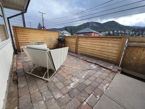 Fotografie 7: Large Studio LIGHT & VIEWS - Beautiful with Deck - Message Direct