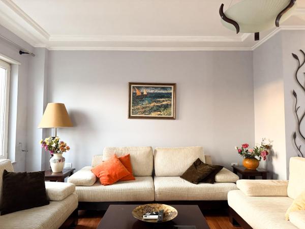 Cozy Apartment Near the Pyramid, Tirana Center, Tirana