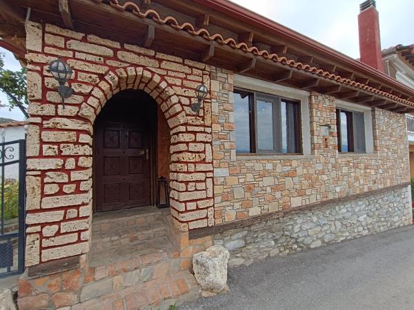 På billedet ses objektet Jojos Place Pythio Olympus beliggende i byen Pýthion.