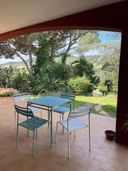 A la foto es mostra l'objecte Amplia casa a 10 min de la playa situat a la ciutat de Mont-ras.