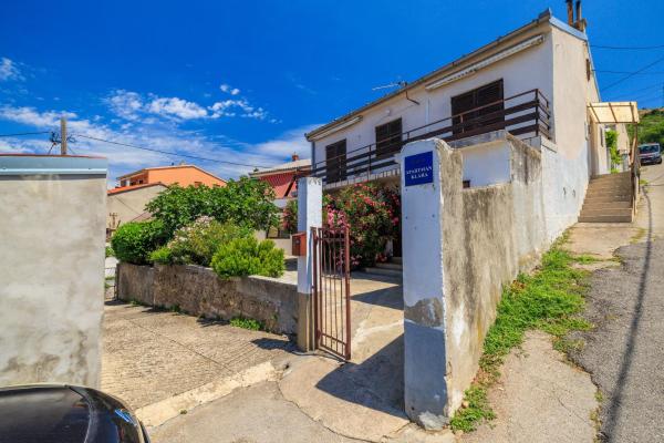 Na fotografii je vidět objekt Apartment Klara nacházející se ve městě Senj.