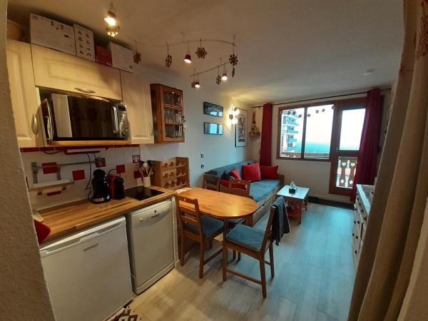Kuvassa näkyy kohde Charmant studio à Valfréjus, proche télécabine - FR-1-561-128, joka sijaitsee kaupungissa Modane.