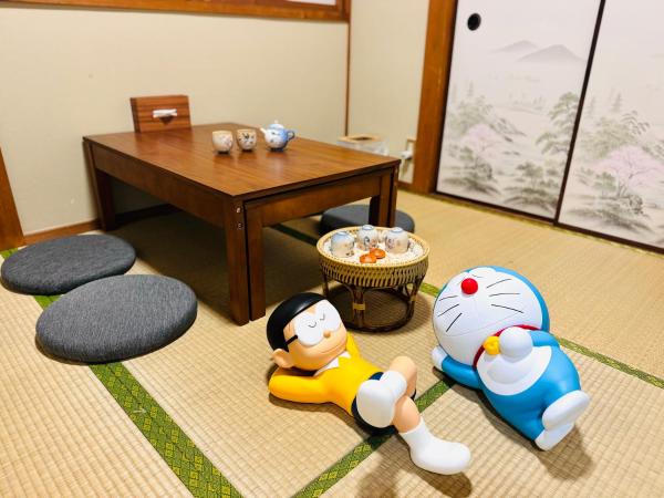 Doraemon Imazen Cute Character Style Japanese Entire House for 6 with 4 Beds Near Public Transport 2 min Walk Direct to Namba Family Friendlyの写真1