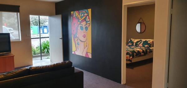 A la foto es mostra l'objecte The Black Horse Hotel situat a la ciutat de Bulla.
