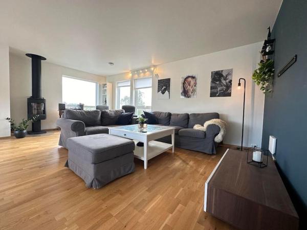 På billedet ses objektet Exclusive apartment with great views close to city center beliggende i byen Svolvær.