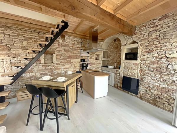 Na fotografii je vidět objekt Charmante maison de village nacházející se ve městě Clessé.