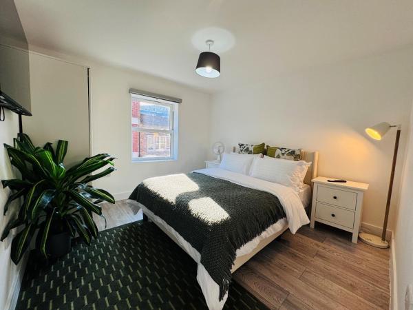 FT4 Brick Lane Apartment, London