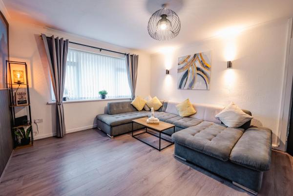 7 Beds - Spacious Apartment - Free Parking - Cardiff
