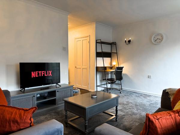 Foto 2: Central, Close To Station & Hospital Sleeps 5, Book Now