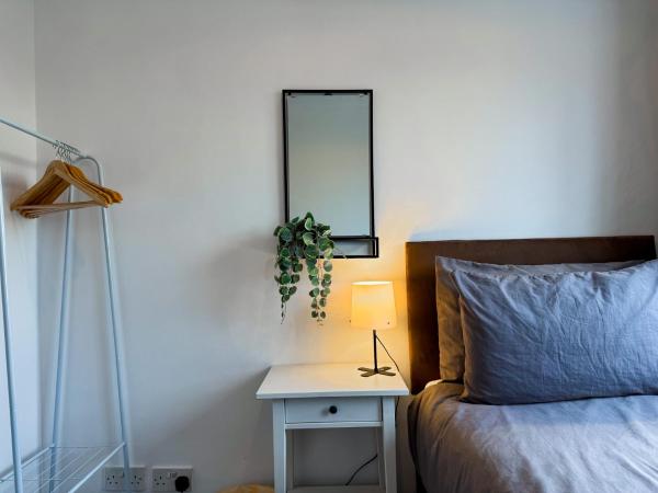 Foto 7: Central, Close To Station & Hospital Sleeps 5, Book Now