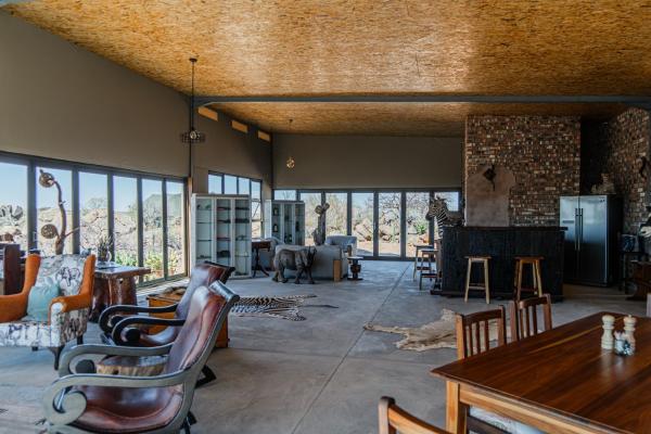 A la foto es mostra l'objecte Okamanja Lodge situat a la ciutat de Kamanjab.