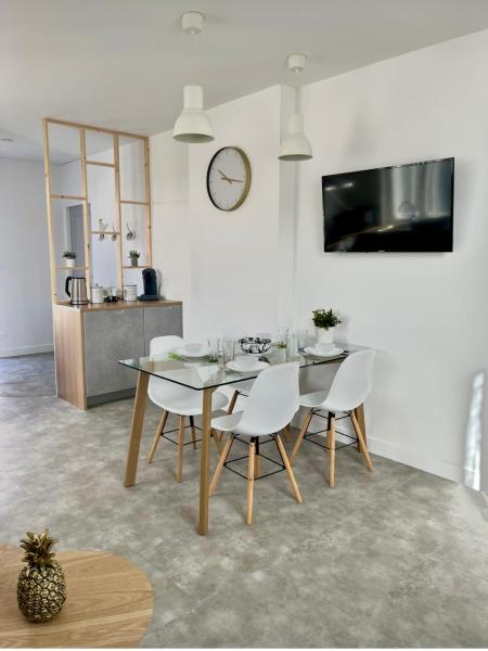 Na fotografii je vidět objekt Appartement cosy et calme avec parking et terrasse privés nacházející se ve městě Évette.