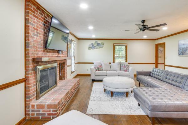 Zdjęcie 6: House on 20 Acres with On-Site Pond in Spring Lake!