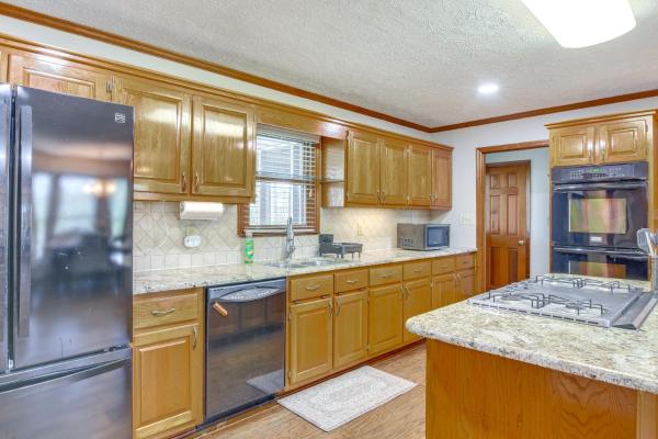 Zdjęcie 8: House on 20 Acres with On-Site Pond in Spring Lake!