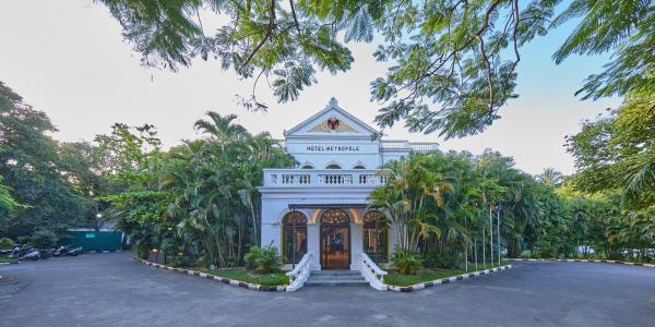 Na zdjęciu widoczny jest obiekt Royal Orchid Metropole Mysore położony w mieście Mysuru.