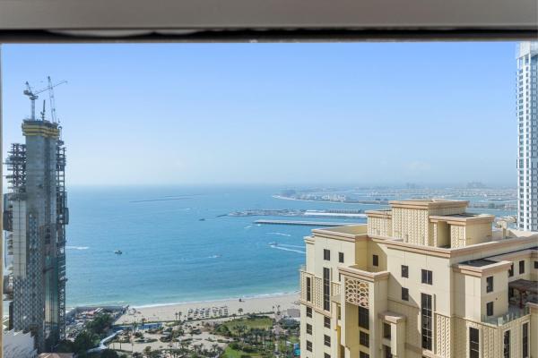 Na zdjęciu widoczny jest obiekt Sea View apt in JBR - 2 BR in front of the beach położony w mieście Dubaj.