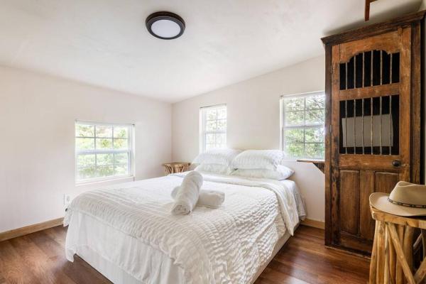 A la foto es mostra l'objecte Cozy Coop Casita - Lake Travis-Hot Tub-Tiny House situat a la ciutat de Austin.