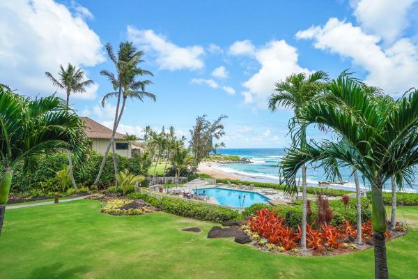 На фото показан объект Oceanfront Escape with Lush Garden Access at Lanikai 122, расположенный в городе Капаа.